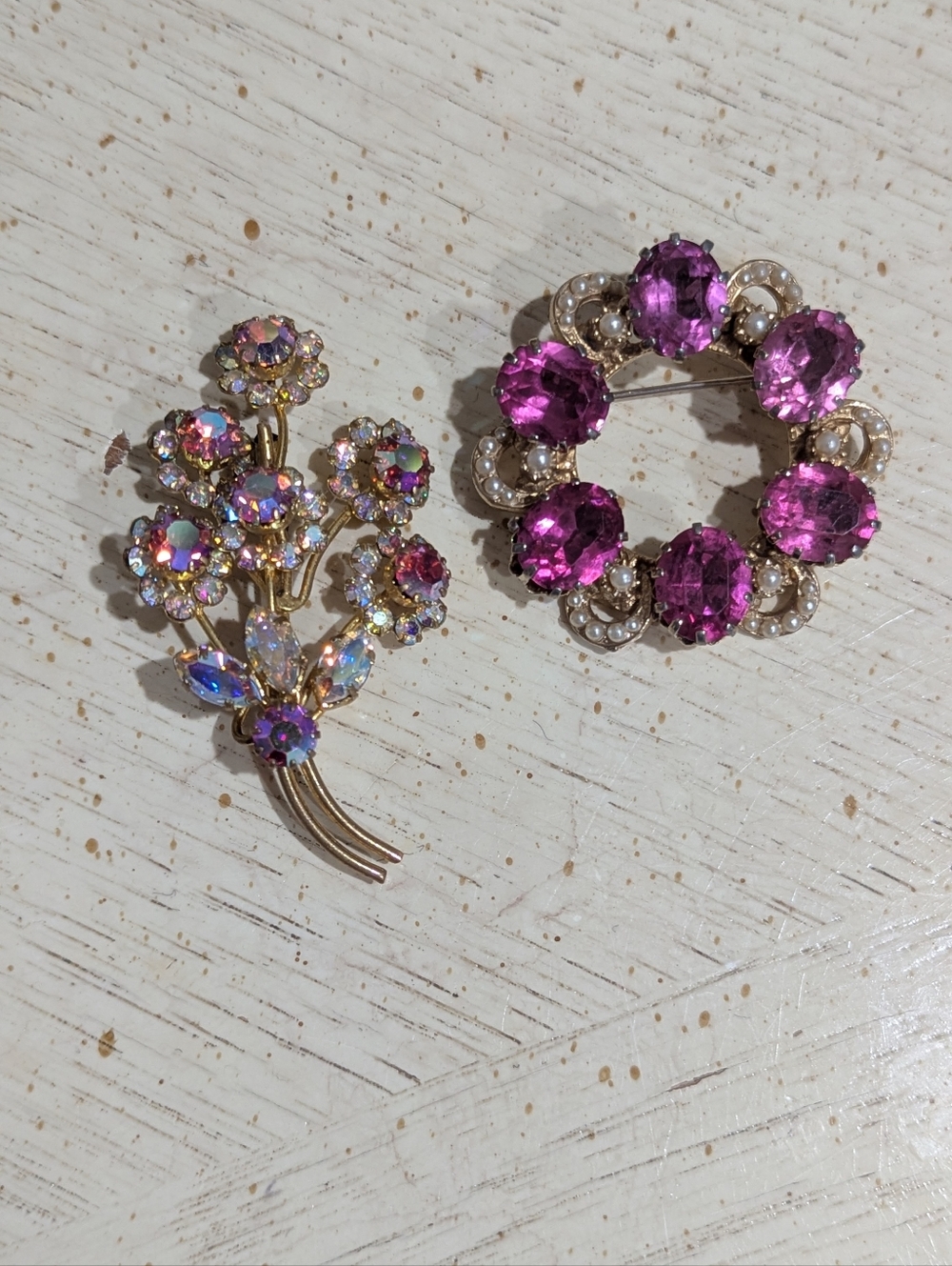 Vintage Gold-Tone Pink Crystal Wreath Brooch - Sparkling Floral Pin
